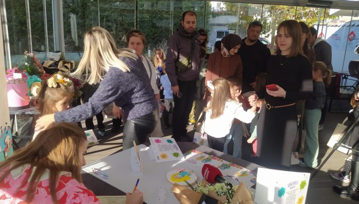 Çağla Gürsu Rakamus Ülkesi kitabının imza günü yoğun ilgi gördü