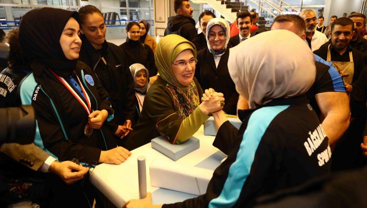 Emine Erdoğan: “Bağcılar Belediyesi’nin tüm belediyelerimize örnek olmasını diliyorum”