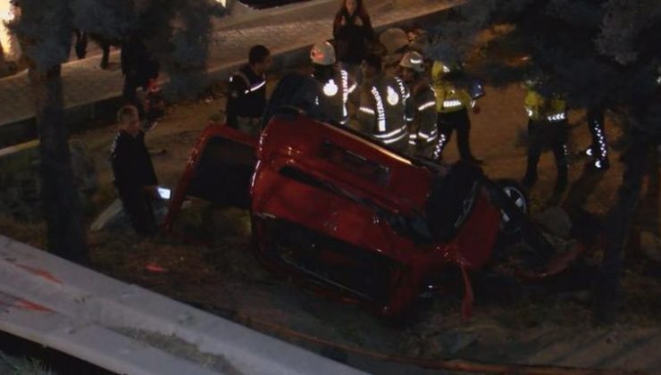 Bağcılar’da bariyerleri aşarak devrilen otomobildeki iki kişi yaralandı