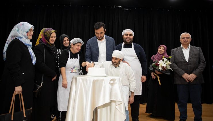 <strong>Başkan Abdullah Özdemir’e doğum günü sürprizi</strong>