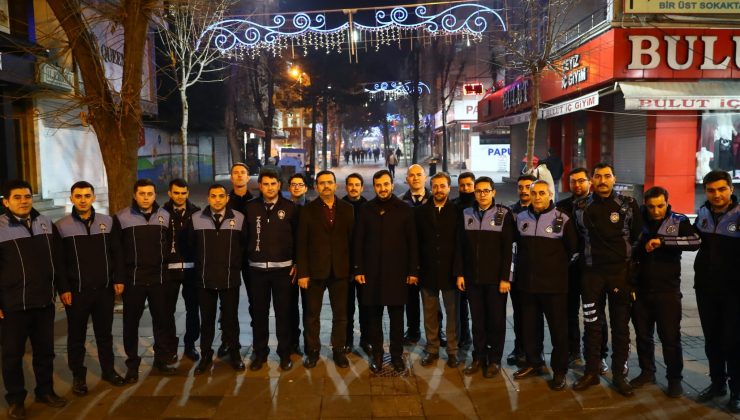 <strong>Başkan Özdemir, 2023’e işçilerle birlikte girdi</strong>