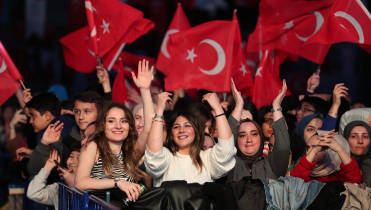 Bağcılar’da gençler, 19 Mayıs coşkusunu Oğuzhan Koç’la yaşadı