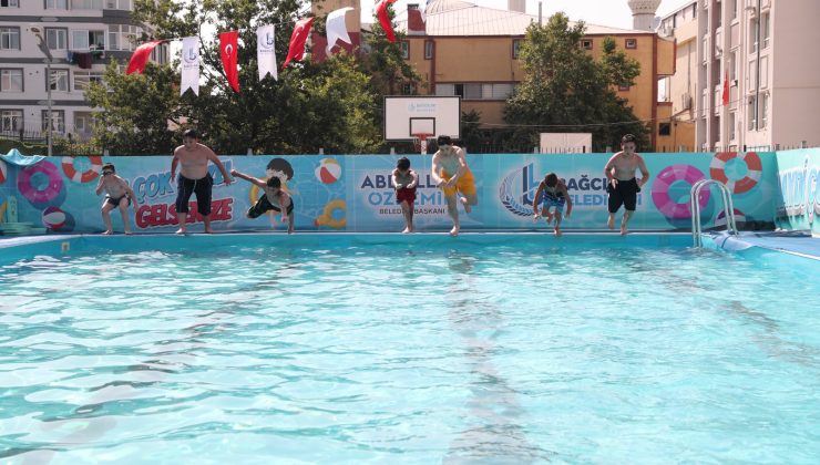Bağcılarlı çocuklar havuzlarda serinliyor