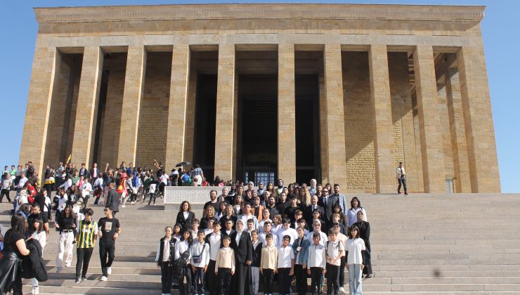 Malazgirt Ortaokulu Cumhuriyetin 100. yılında ANITKABİR’E ziyaret gerçekleştirdi