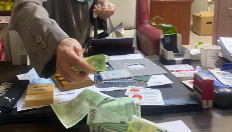Yenigün Mahallesinde İsminin Açıklanmasını İstemeyen Yaşlı Kadın Filistin’e Yardım İçin Kızılay’a Bağışta Bulundu
