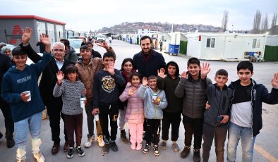 Abdullah Özdemir, Adıyaman ve Malatya’da depremzedeleri ziyaret etti