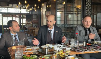 MHP’li Başkan Onur Yeşil Gazetecilerle Bir Araya Geldi