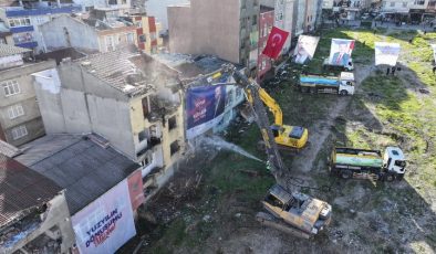 Bağcılar’da, Ece Sitesi’nin Yıkımına Başlandı