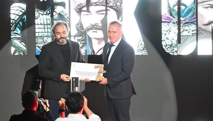 Bağcılar Belediyesi personeli Elvan Ezber, en iyi senaryo ödülünü aldı