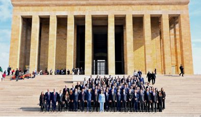 CHP’li Başkan Özkan Akar Atatürk’ün Huzuruna Çıktı