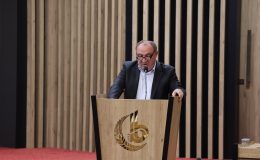 CHP’li Meclis Üyesi Mehmet Tuncer “Bağcılar halkı adına soruyorum: Bu meclis, sadece el kaldırıp indirmek için mi var?”